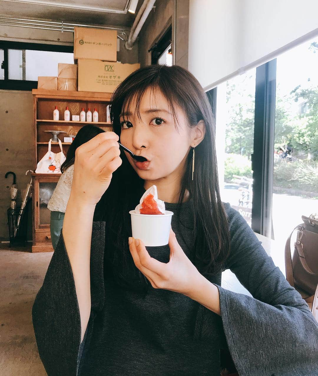 芝彰子さんのインスタグラム写真 - (芝彰子Instagram)「🍓🍓🍓 . #softserve #icecream #strawberry #ichigo #instagood #like4like #いちご #いちごソフトクリーム .」4月26日 21時09分 - akiaki1221