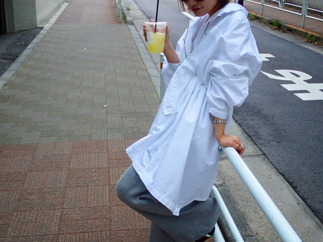 久恒美菜さんのインスタグラム写真 - (久恒美菜Instagram)「いっこ前の投稿でものせたけど、最近買ったジャケットとサングラスがお気に入りです👨🏻‍🍳 ここ @pulp.jp 、カフェ併設されてるから 試着→迷う→いや、一回お茶して落ち着こ→フゥ🍵→さっ買うかってなるから危ないの。。🤦🏻‍♀️笑 ⚪️#MM6 🕶#ADSR 📸 by @yume_ajima 👌🏻」4月26日 21時47分 - _mimico_