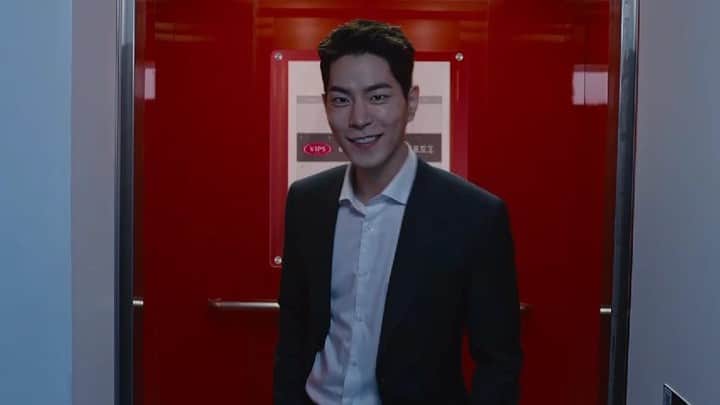 ホン・ジョンヒョンのインスタグラム：「T DAY 보기좋죠? 쓰기좋죠? SK telecom #매달첫주와 #수요일은 #엄청난 #혜택을 #새로고침 #sktelecom Hair 승아 Styling 김세준 Makeup 도경」