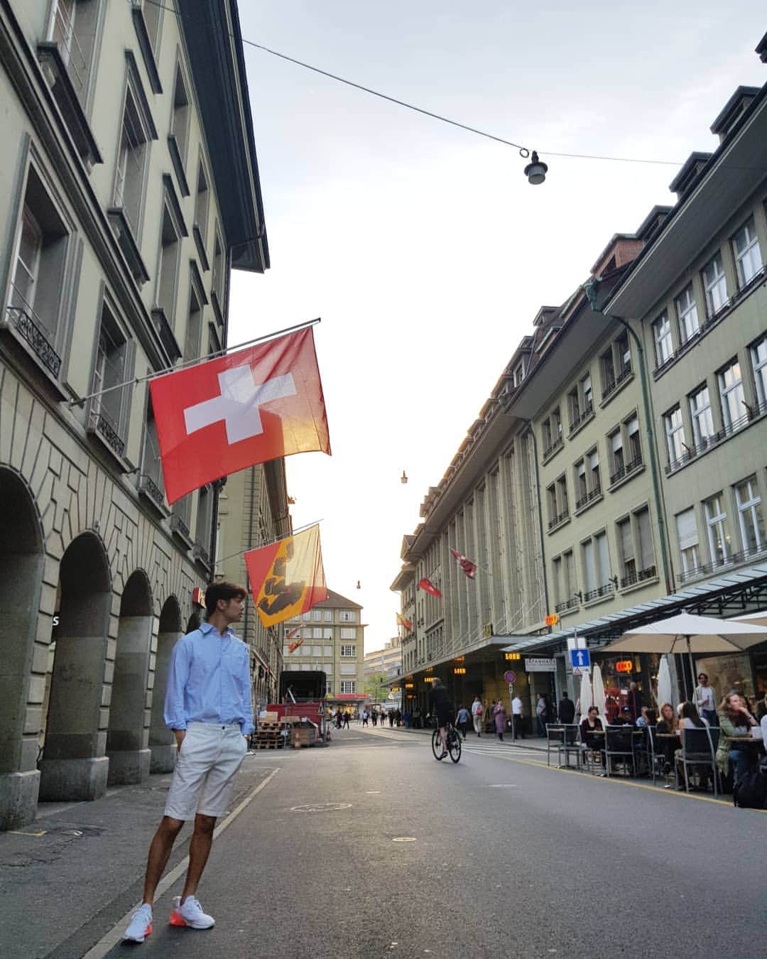 カン・ミニョクさんのインスタグラム写真 - (カン・ミニョクInstagram)「pm.8:00 #Bern #switzerland  #스위스와사랑에빠지다」4月26日 22時39分 - mr_kanggun