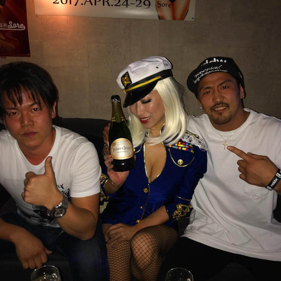 大澤茂樹さんのインスタグラム写真 - (大澤茂樹Instagram)「@nao_sore HPB！！ #sore #西麻布 #Tokyo #bar #Champagne #birthday」4月26日 23時37分 - shigeki_osawa