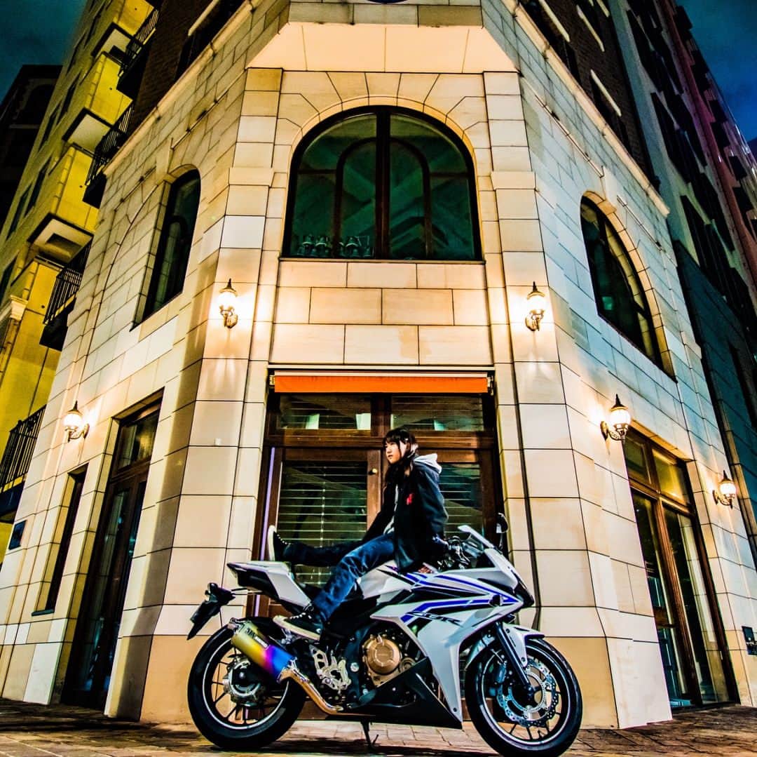 ふわり結愛のインスタグラム：「全然雰囲気違いすぎて、自分でもビックリ😶笑 #motorcycle #motorsport #japan #honda #hondaが好きだ #cbr #cbr400r #nc47 #バイク #バイク女子 #バイクが好きだ #バイク乗り #バイク乗りたい #バイク最高 #イタリア街  #av女優 #プライムエージェンシー」