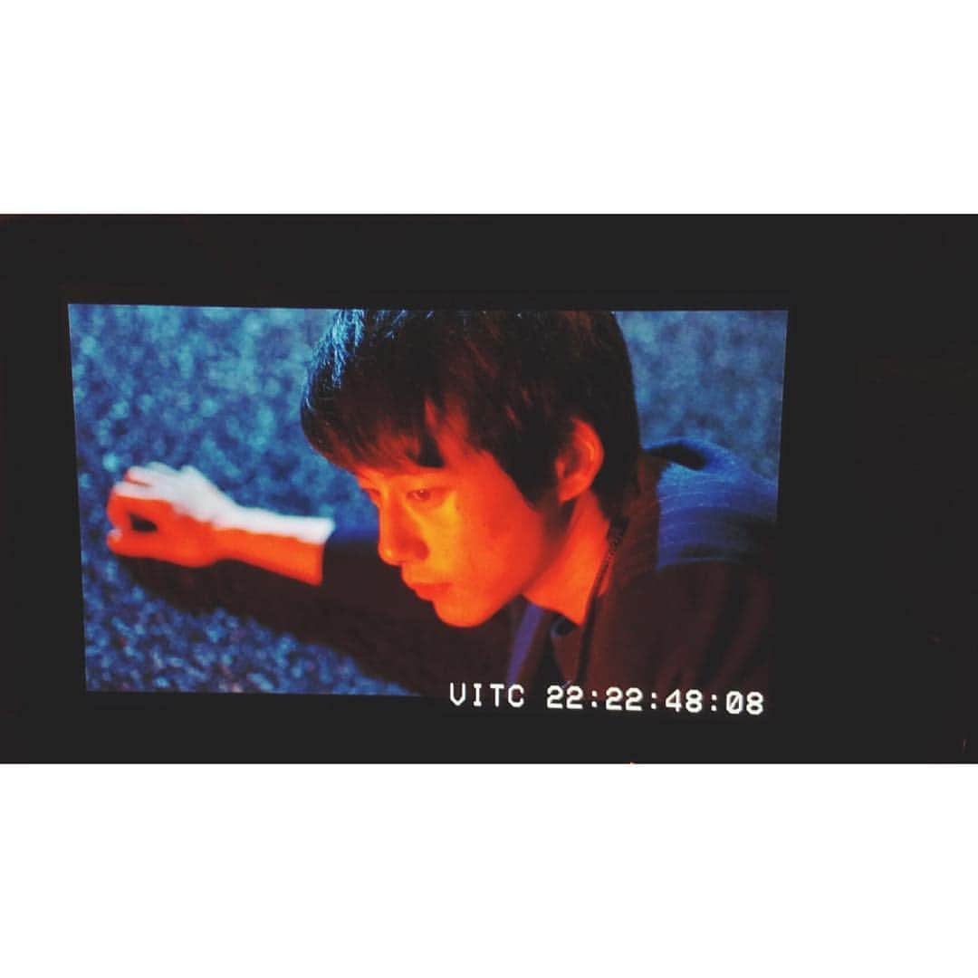 坂口健太郎のインスタグラム：「‪なんと、明日の4/28.‬ ‪13:30〜15:25‬ ‪「シグナル」の、ダイジェストやりまーす☺️‬ ‪楽しみー、、3話も面白かったー、4話も楽しみー、‬ ‪見逃してしまった方、ぜひー🤖‬ ‪写真はマル秘㊙️‬」