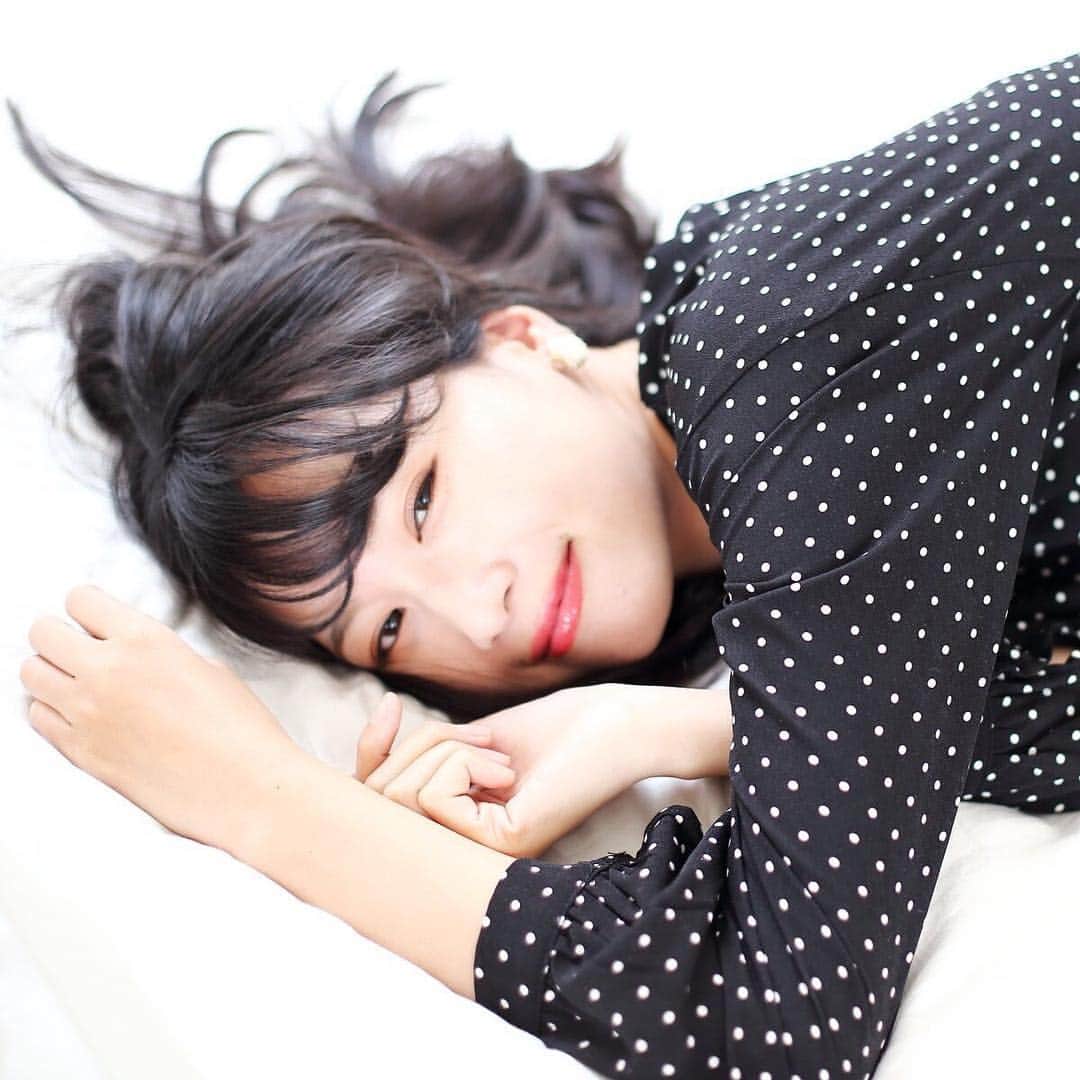 真田つばさのインスタグラム：「一緒にいようよ . . . #smile #bed #dot #portrait #igportraits #model #Tokyo #Japan #photo #photography #ig_japan #photooftheday #笑顔 #水玉 #添い寝 #ごろーん #写真好きな人と繋がりたい #写真撮ってる人と繋がりたい #被写体 #ポートレート #ポートレートモデル #ポートレート部 #東京カメラ部 #真田つばさ」