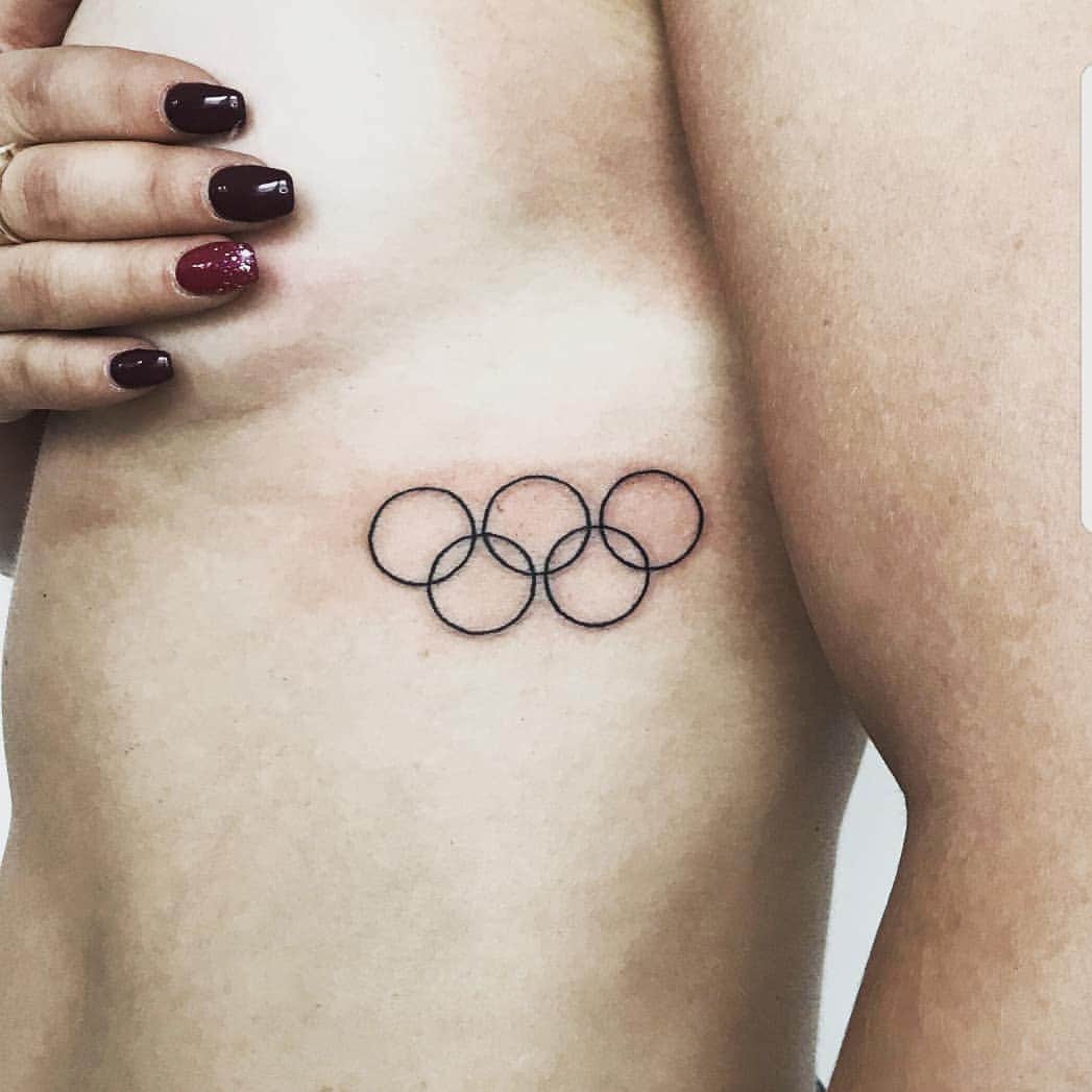 ジュリアン・セガンのインスタグラム：「Merci @stevensbodyart Pour ta main d'artiste, j'ai maintenant les anneaux encrées dans le corps à vie! #thebest #lesanneaux #olympiques #tattoo  #justwannagoback」