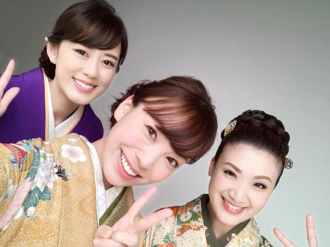 杜このみのインスタグラム：「新 演歌三姉妹（仮） オフショット…♡ 素敵なお姉さんお二人と♡ #市川由紀乃 さん #丘みどり さん #三姉妹  #末っ子 #現実では長女」