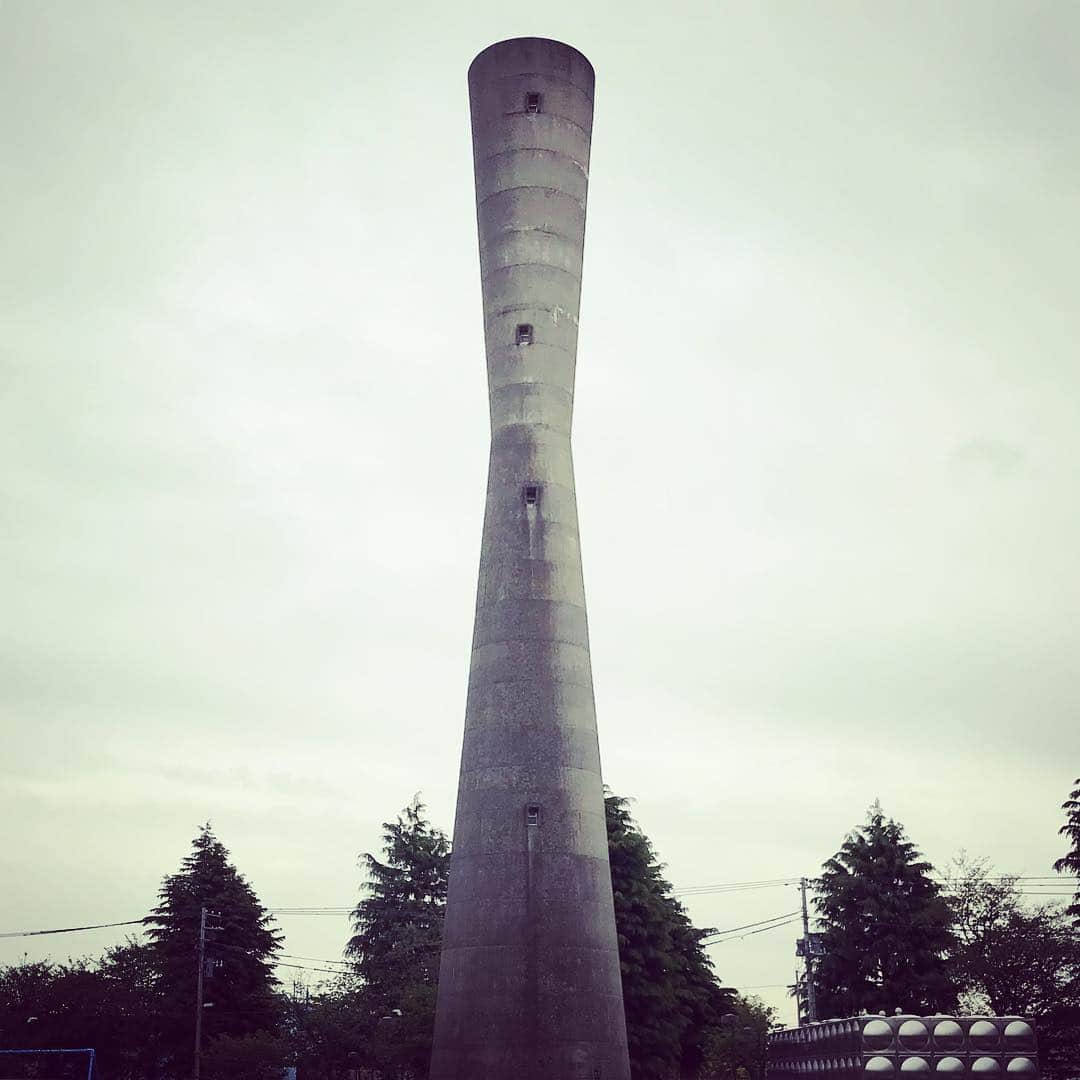 散歩の達人さんのインスタグラム写真 - (散歩の達人Instagram)「調布には、美しい給水塔があります。 Water Tower in Chofu(調布). #hello #給水塔 #多摩川住宅給水塔 #調布 #chofu #tokyo #散歩の達人」4月27日 15時11分 - san_tatsu