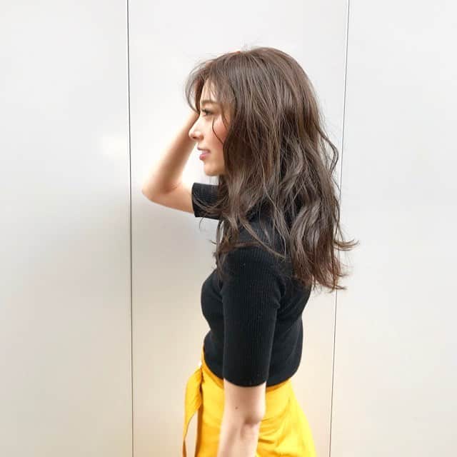 湯浅喬子のインスタグラム：「NEWカラー🤩 、 @tera0624 にお任せ！いつも理想のヘアにして頂きありがとうございます❤️ 、 #new#style#color#アッシュ#ヘアカラー」