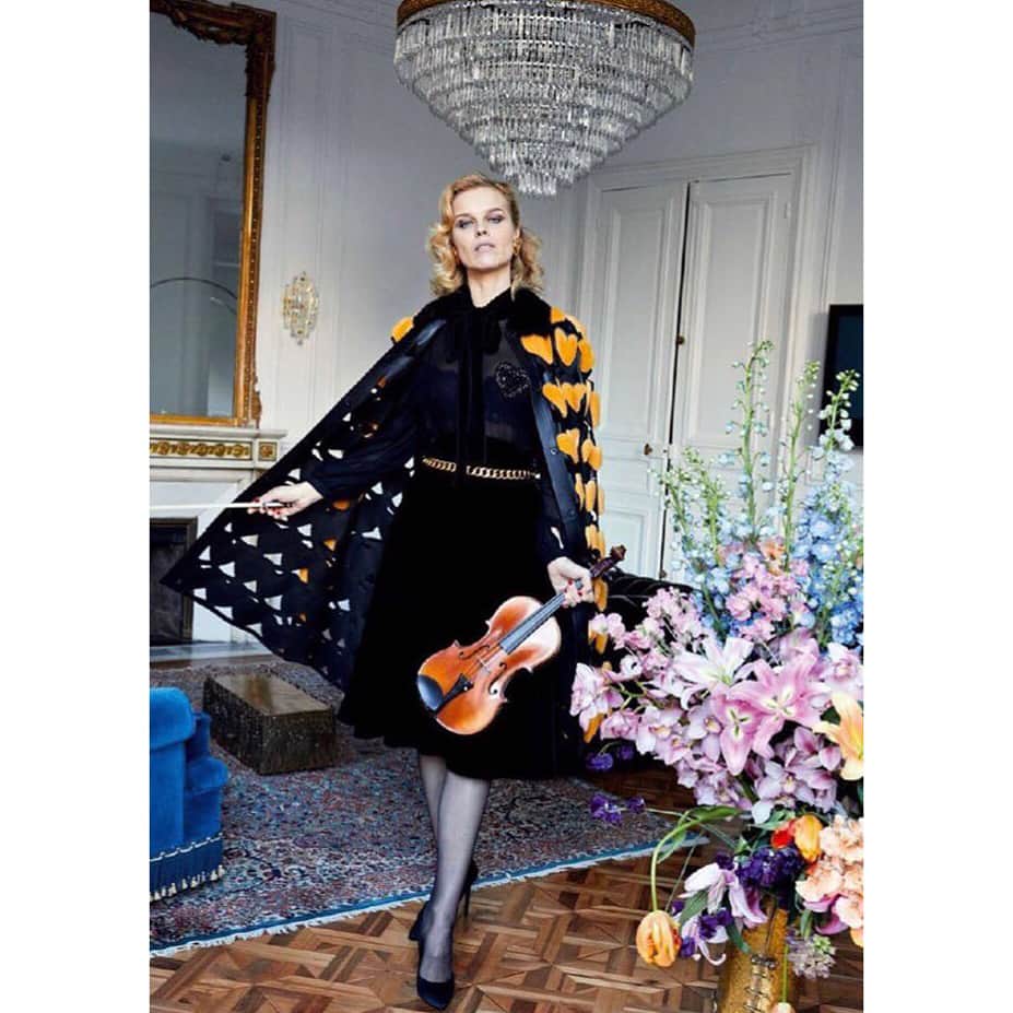 アペルライのインスタグラム：「EVA Herzigova can never be overdressed! ♥️ shot by Juergen Teller and styled by Anastasia Barbieri for Vogue Paris May Issue wearing our Navida heart pumps. #repost @vogueparis thank you @emanuellealt」