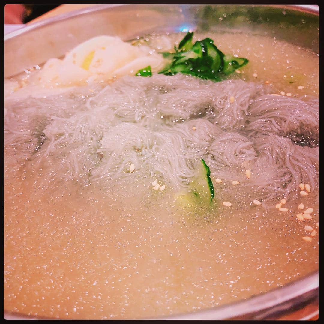 柳下毅一郎さんのインスタグラム写真 - (柳下毅一郎Instagram)「祝南北会談開催冷麺ディナー #korea #koreanfood」4月27日 21時12分 - garth_y