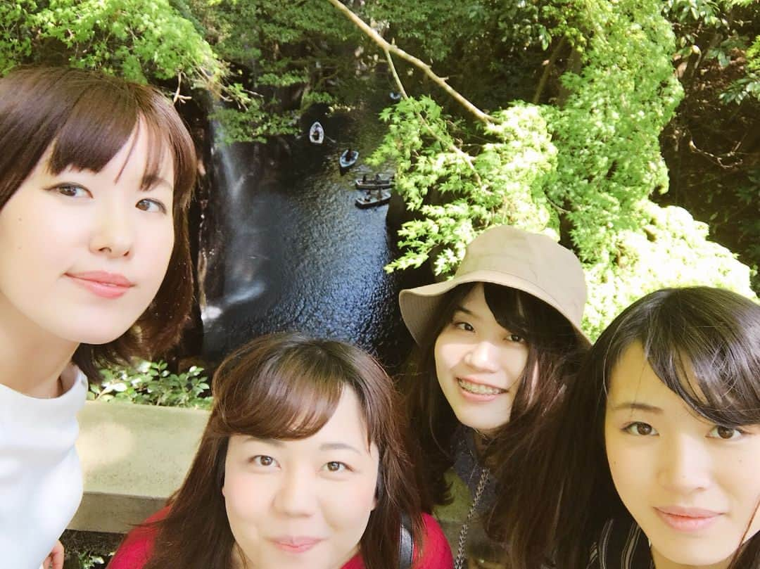 伊藤ゆりさんのインスタグラム写真 - (伊藤ゆりInstagram)「あおとみどりとおんせん . #宮崎県 #高千穂峡 #高千穂 #熊本県 #黒川温泉 #黒川温泉ふじ屋 #のし湯 #新明館 #洞窟風呂 #熊本県阿蘇市」4月27日 21時24分 - ito0aiueorange