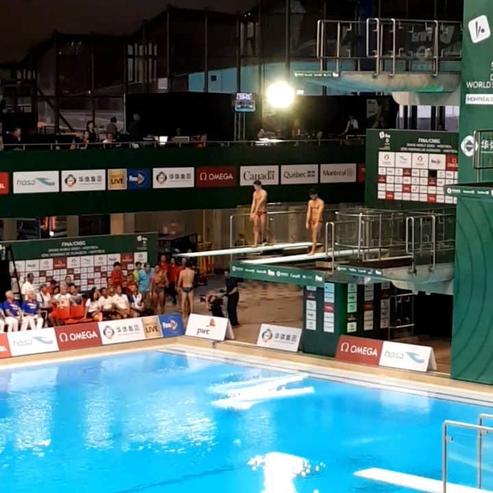 マイケル・マリナロのインスタグラム：「Cheering on @teamcanada at the Fina Diving World Series @divingcanada #dws18 #olympicstadium #montreal #diving」