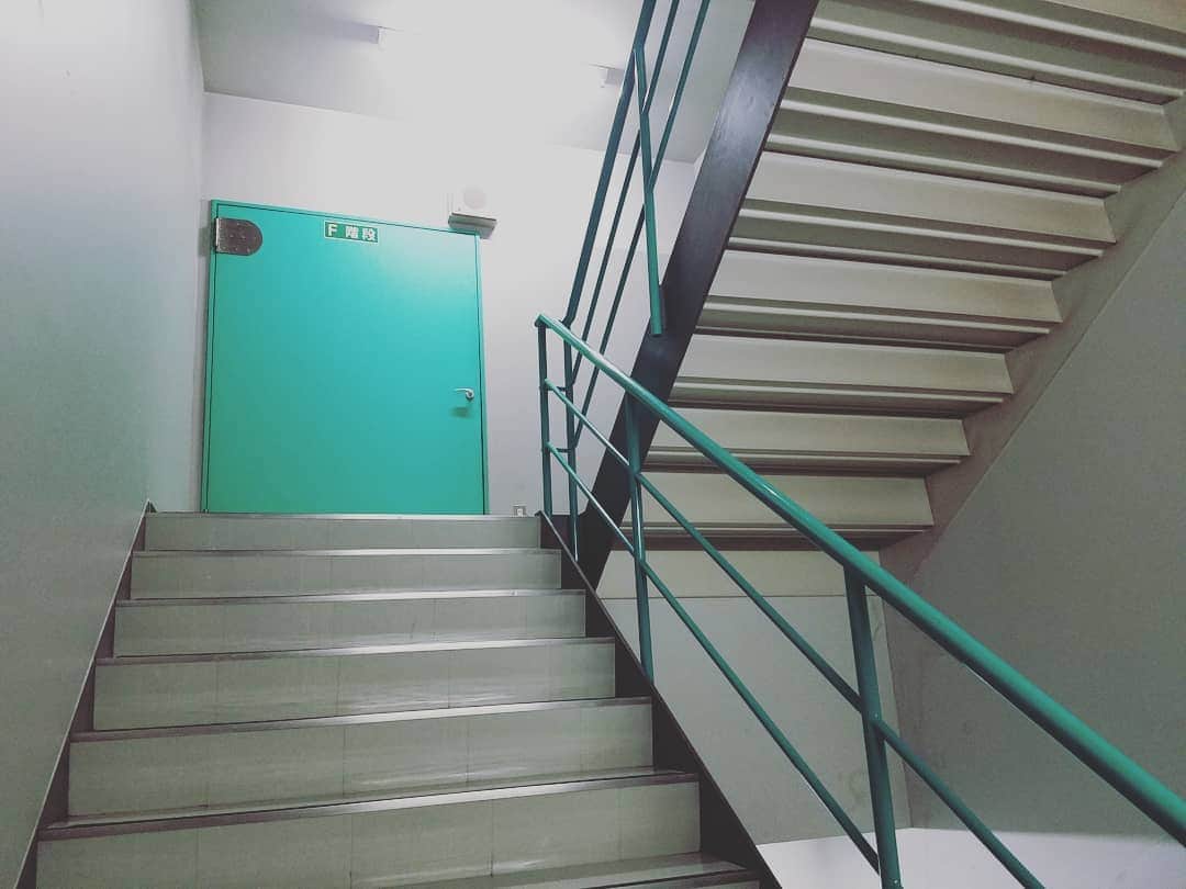 池田香織のインスタグラム：「エレベーターの点検のため、歩いて11階まで🏃🏃🏃💦 な早朝でした。  ふぅー。  #nack5  #スタートアップサタデー」