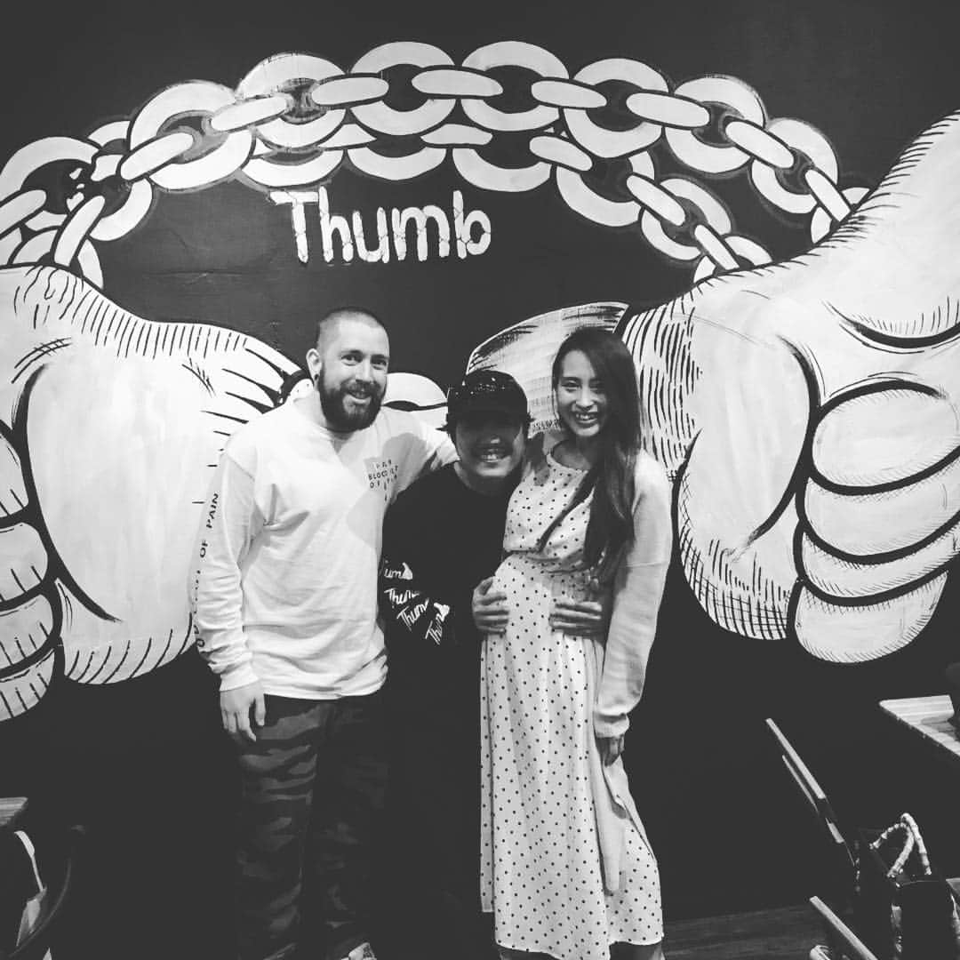 Adamのインスタグラム：「今夜は彼女と一緒に @herovox の新しいお店に遊びに行った！日立に遊びに行く理由になるからみんな遊びにおいで！ #thumb #shadows #joyopposites #pregnant」