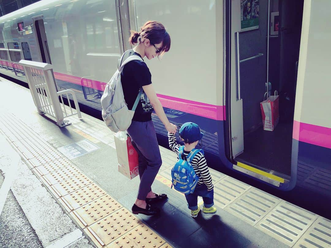 釈由美子さんのインスタグラム写真 - (釈由美子Instagram)「無事に仕事も終わり 上越新幹線🚅「とき」で帰ります 子鉄の息子が一番喜ぶ瞬間✨ o(*>▽<*)o」4月28日 17時20分 - yumikoshaku