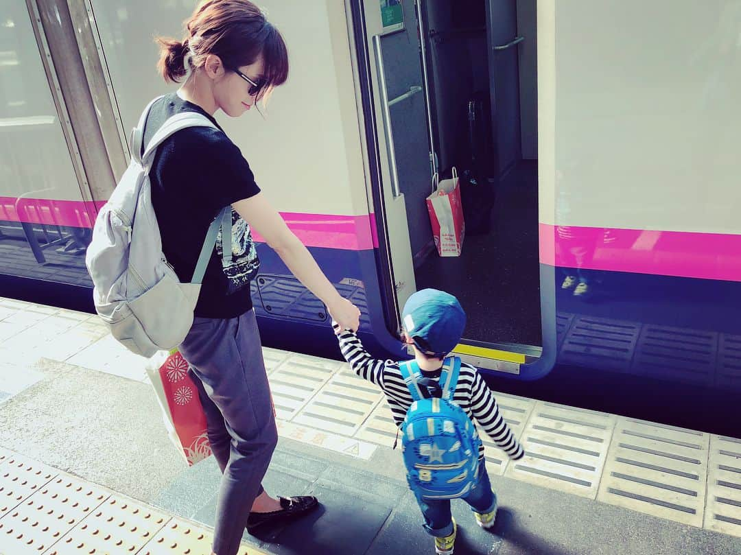 釈由美子さんのインスタグラム写真 - (釈由美子Instagram)「無事に仕事も終わり 上越新幹線🚅「とき」で帰ります 子鉄の息子が一番喜ぶ瞬間✨ o(*>▽<*)o」4月28日 17時20分 - yumikoshaku