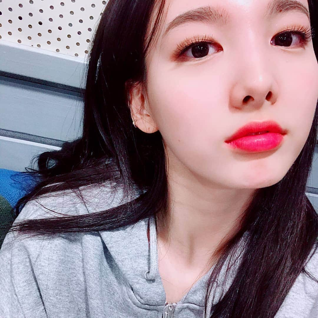 ナヨンさんのインスタグラム写真 - (ナヨンInstagram)「One word to Nayeon ? 😙😘😚」4月28日 18時19分 - twicenayeon