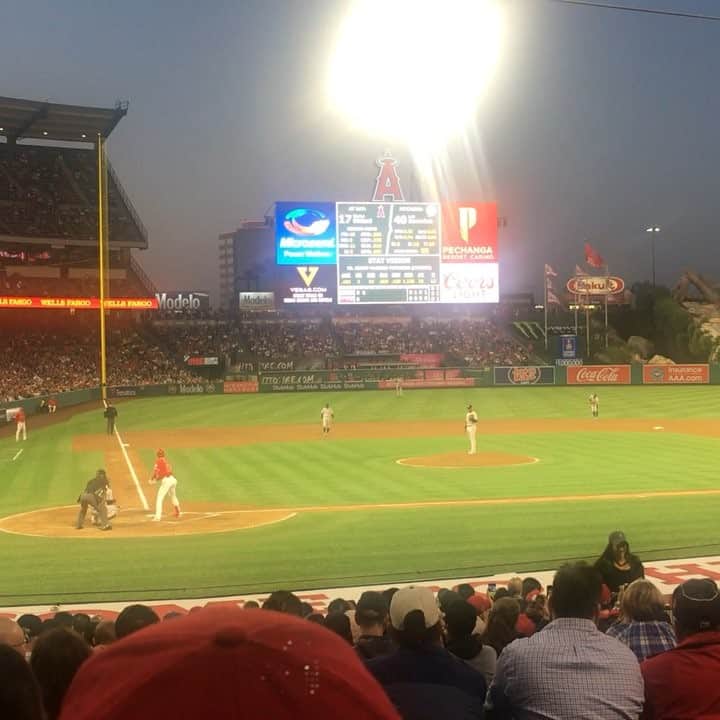 マシ・オカのインスタグラム：「First at bat Ohtani with a @angels homerun!  Unbelievable! #ShoTime #Angels #AtTheBigA」