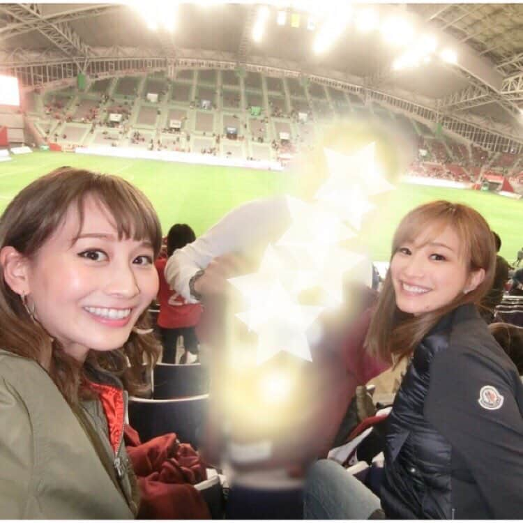 愛風ゆめさんのインスタグラム写真 - (愛風ゆめInstagram)「少し前に🌟 退団したての紗愛せいらちゃんと、私達家族で、サッカー観戦⚽️また違う日にもご飯へ🍴 ＊ 受験生の頃からの憧れ✨綺麗なお姉さんまいちゃんー💓そしてとっても面白い😂 天は、二物も三物も与えているような…👀‼️ また遊びたいなー😍🎶 ＊ #宝塚歌劇団 #宝塚OG #花組 #月組 #94期 #同期 #お姉さん 💓#サッカー #soccer #サッカー観戦 #ヴィッセル神戸 vs#浦和レッズ」4月28日 12時15分 - yume_aikaze