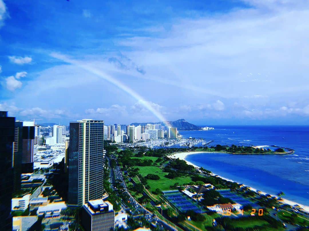 城田優さんのインスタグラム写真 - (城田優Instagram)「そうだよ！虹だよ！🌈 #幸せのおすそ分け #内見した大豪邸から見える景色 #家の中も景色もおったまげ #いつかこんな所を買えるように大きくなるぜ #夢 #虹 #ハワイ #dream #rainbow #Hawaii」4月28日 12時25分 - yu_shirota