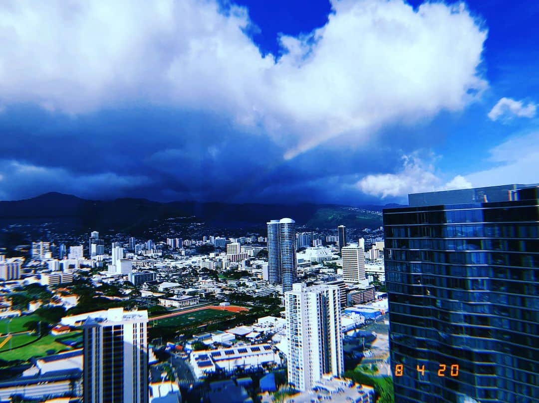 城田優さんのインスタグラム写真 - (城田優Instagram)「そうだよ！虹だよ！🌈 #幸せのおすそ分け #内見した大豪邸から見える景色 #家の中も景色もおったまげ #いつかこんな所を買えるように大きくなるぜ #夢 #虹 #ハワイ #dream #rainbow #Hawaii」4月28日 12時25分 - yu_shirota