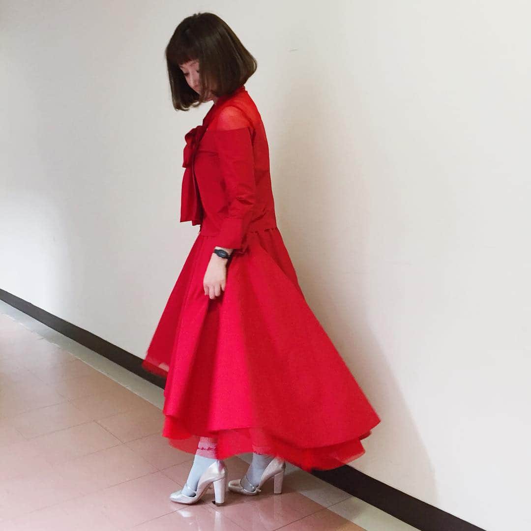 千秋さんのインスタグラム写真 - (千秋Instagram)「たまには真っ赤なセットアップ💃🏻 #setup #red #銀の靴 👠 #チプカシ」4月28日 20時42分 - chiaki77777