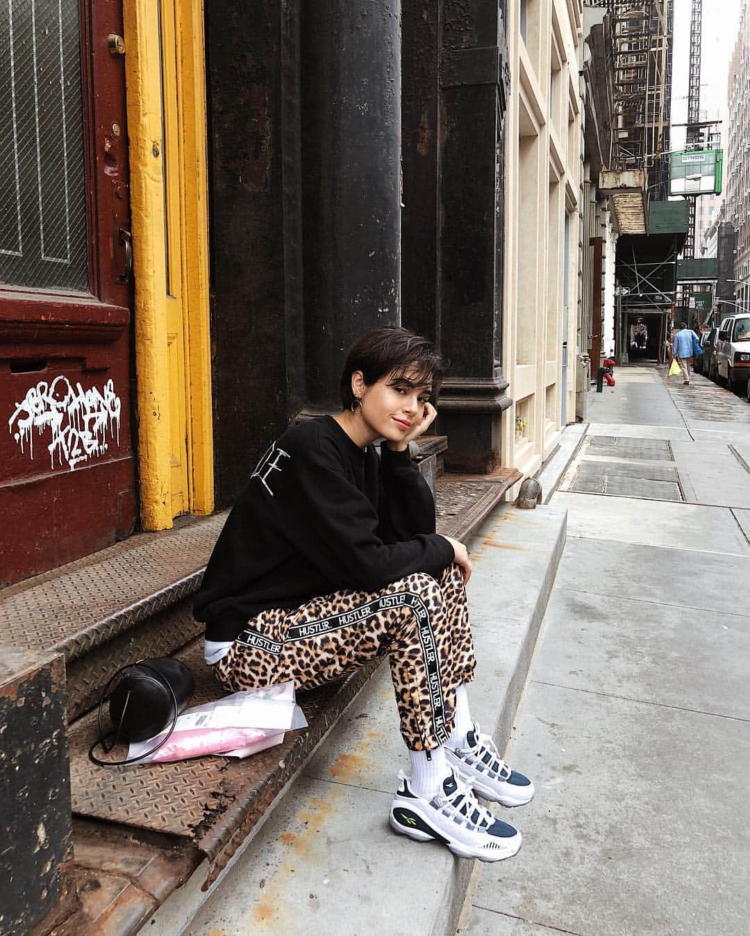 大屋夏南さんのインスタグラム写真 - (大屋夏南Instagram)「She is in a good mood 🍒 #NY 心地よすぎ。居るだけで元気になれる場所。大好きだっ❤️」4月28日 21時29分 - __kana_oya__