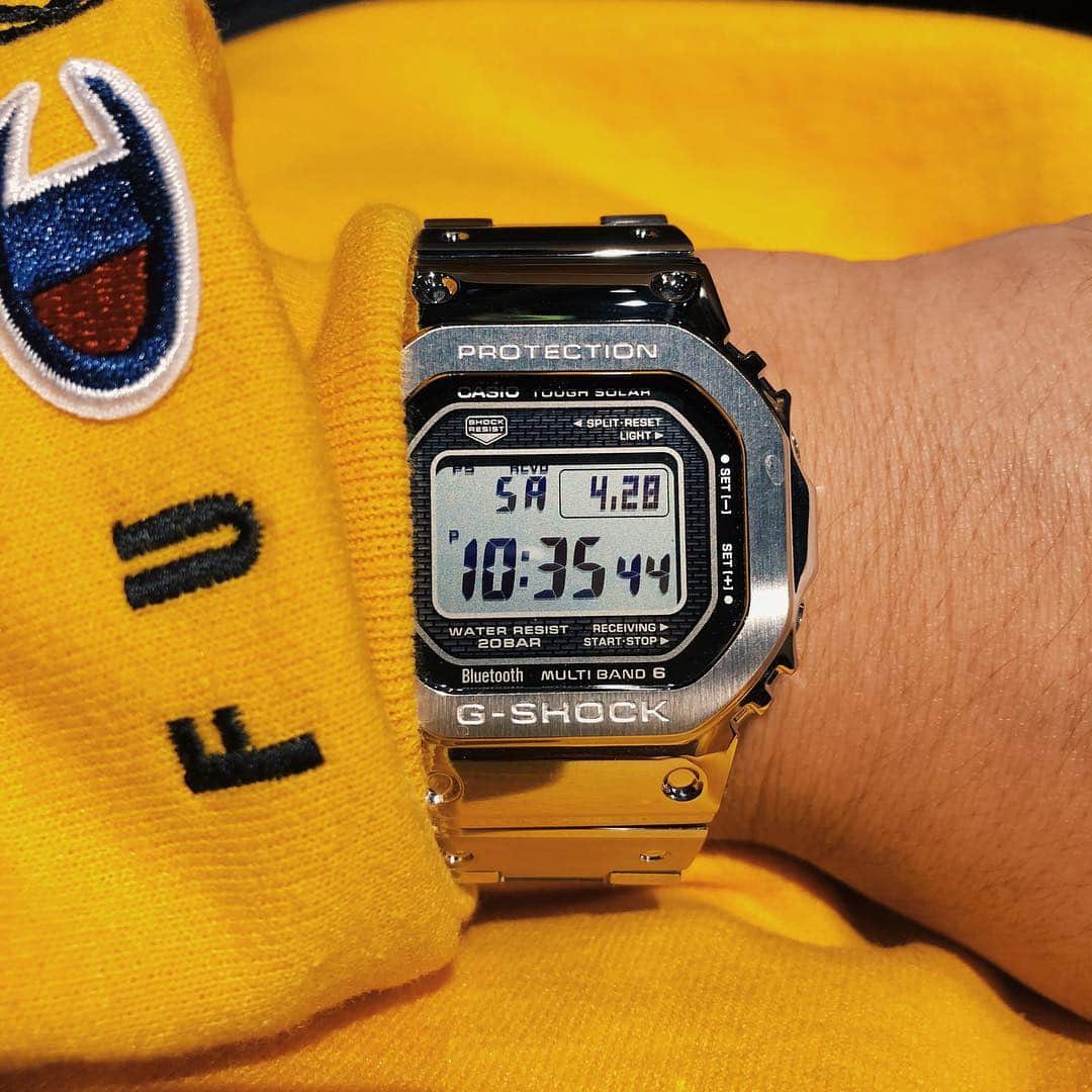 石川涼のインスタグラム：「メタルのG-SHOCK中々いい感じ。 金色も欲しいなー。 @gshock_jp @gshock_sg  #GMWB5000D#gshock#casio#fr2 #gshock_sg#origins2018」