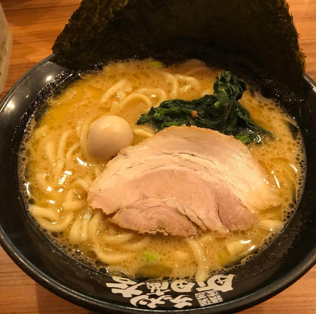 増田裕之のインスタグラム：「この時間にラーメン。あほ。明日浮腫むやつ。インスタ初投稿がこれ。 よろしくお願いします。 #麺スタグラム」