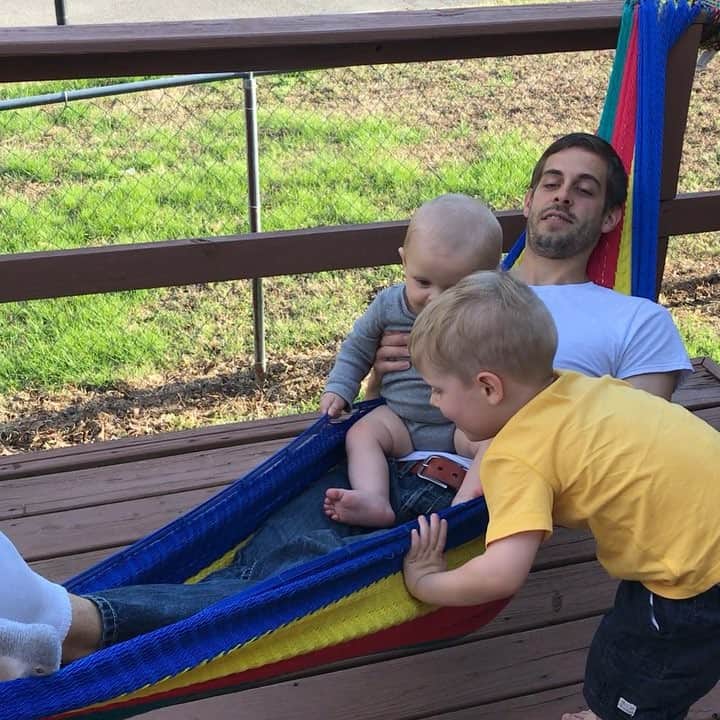 デリック・ディラードのインスタグラム：「Enjoying the beautiful Arkansas spring weather!  #familytime」