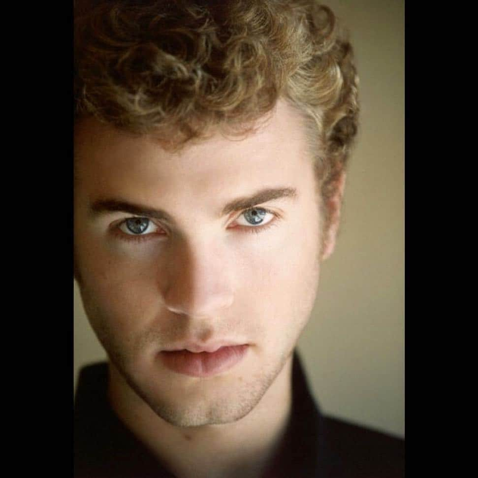 シェイン・ビットニー・クロンのインスタグラム：「A little late to the party, but here’s my #oldheadshotday. 😂🙈 Before I realized I wasn’t Ryan Phillippe or Justin Timberlake...🤦🏼‍♂️」