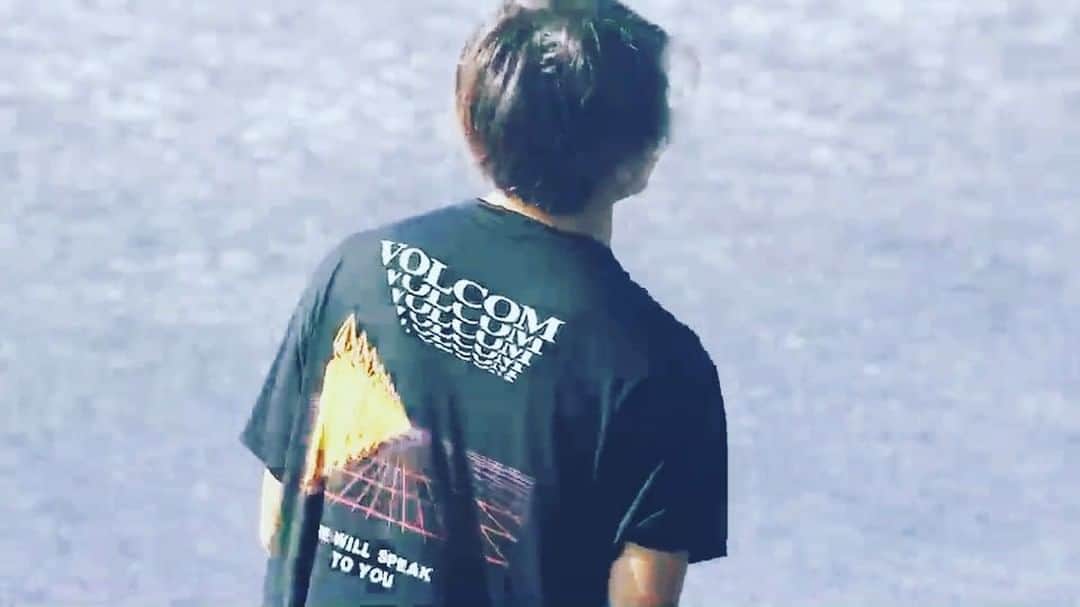 佐藤魁のインスタグラム：「surf with @volcom tee  @volcomjapan  #volcomjapan @colors_magazine  大好きな tee」