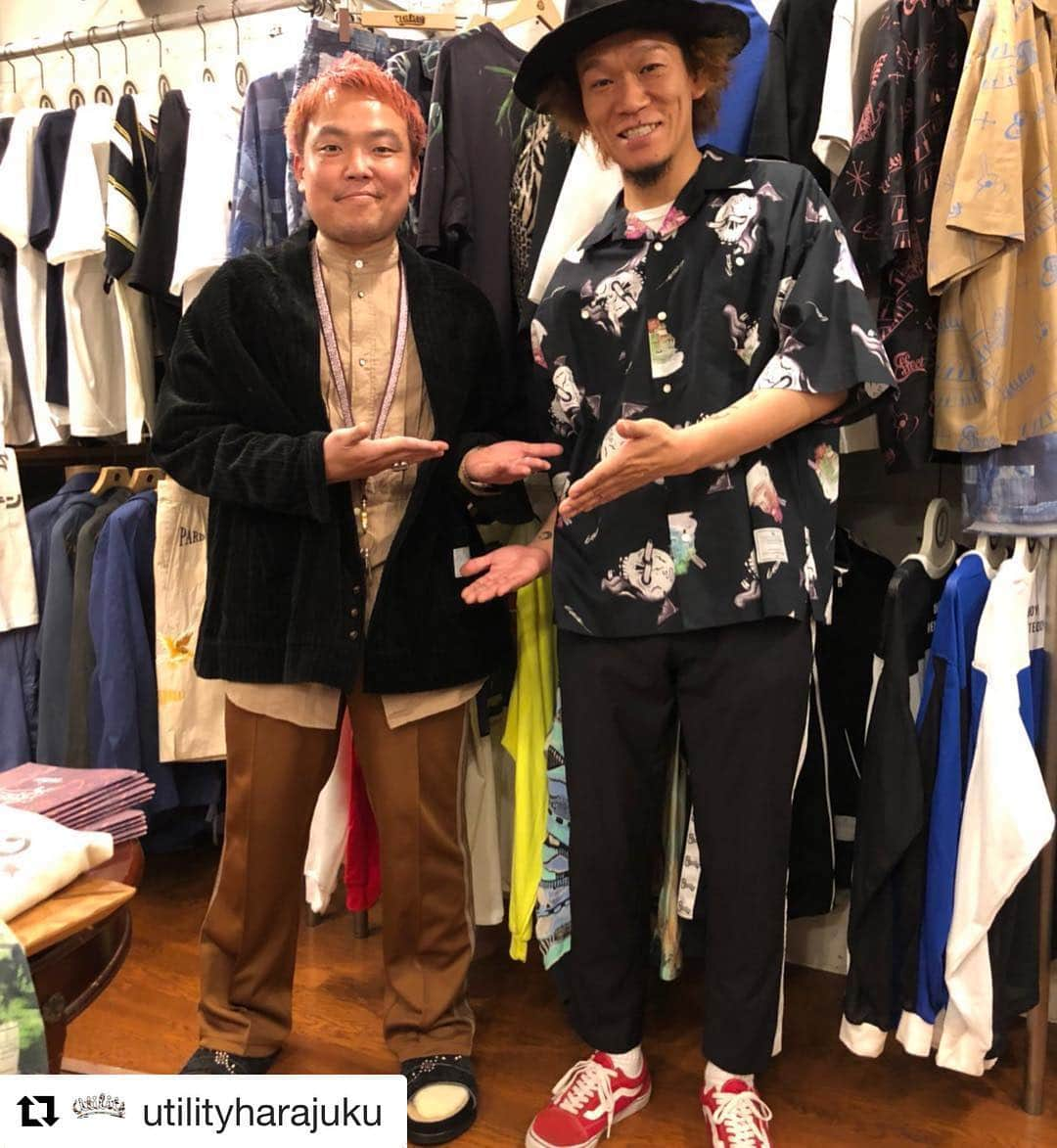 OKP-STARさんのインスタグラム写真 - (OKP-STARInstagram)「いつも素敵な服ばかりで気持ちがアガります😎  #Repost @utilityharajuku with @get_repost ・・・ ニューアルバム二重螺旋のまさゆめのプロモーション中のAqua Timezokp氏、 effectenの受注会に登場！  monstrum aloha shirt似合っております！  #二重螺旋のまさゆめ #AquaTimez #utilityharajuku #effecten」4月29日 13時20分 - okp_bassman