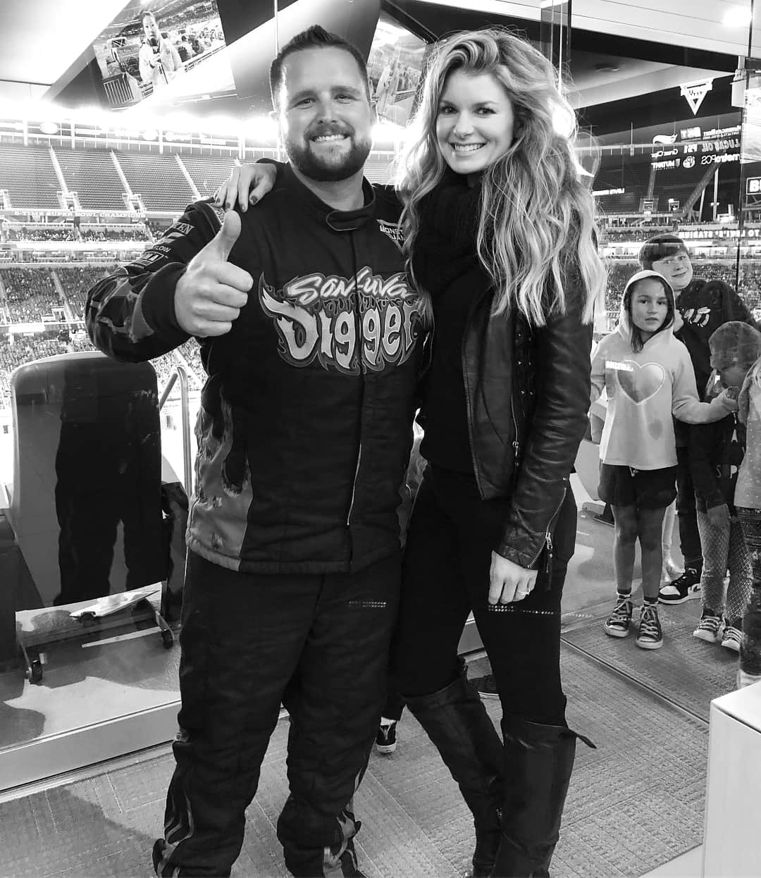 マリサ・ミラーのインスタグラム：「What an awesome night at @monsterjam 🙌🏻 Congrats @sonuvadigger! #youreinsane 😜」