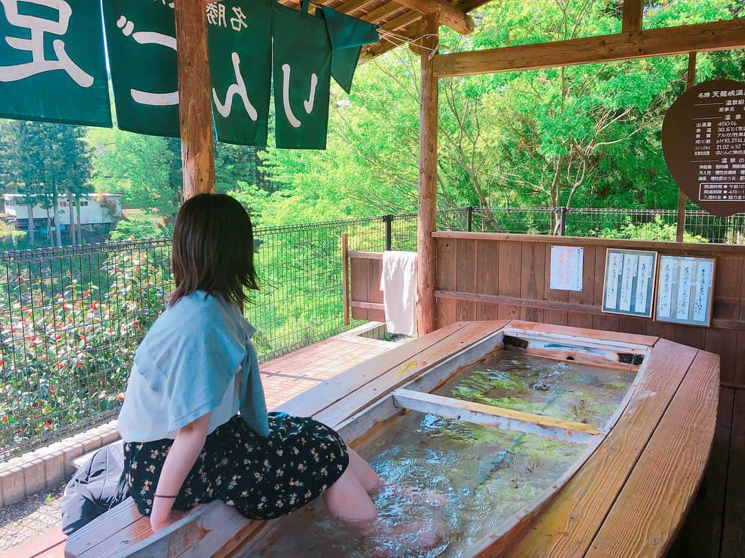 伊藤ゆりさんのインスタグラム写真 - (伊藤ゆりInstagram)「まりてぃと慣れないレンタカーで死にそうになりながら長野めぐり🌸 天空の楽園の厳しい洗礼を受け、本格的に召されかけたけど、体調こじらせながらも乗り越えることができました🌸 toughness🌸🌸 . #長野県飯田市 #ヘブンスそのはら #天空の楽園 #achibase #十字屋可否茶館 #昼神温泉 #湯ったりーな昼神 #長野県蓼科 #長野県喬木村 #たかぎ農村交流研究センター #いちご狩り #天龍峡 #りんご足湯」4月29日 16時54分 - ito0aiueorange