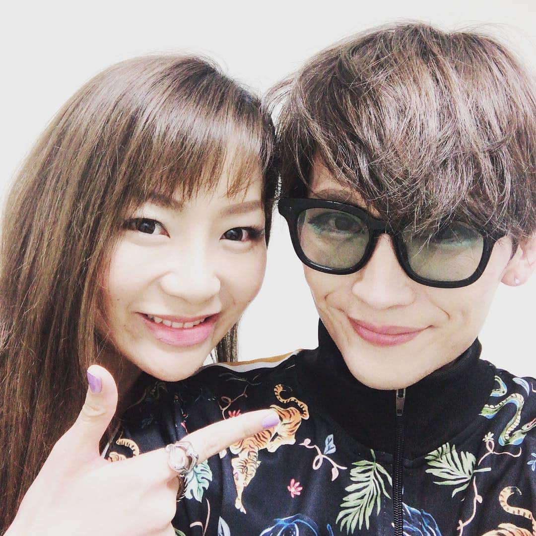 のインスタグラム：「仲良しのRentファミリー、丘山晴己の舞台、刀剣乱舞を観てきましたー！！初めて体験するこの世界観に圧倒されました！！はるちゃん最高！！」