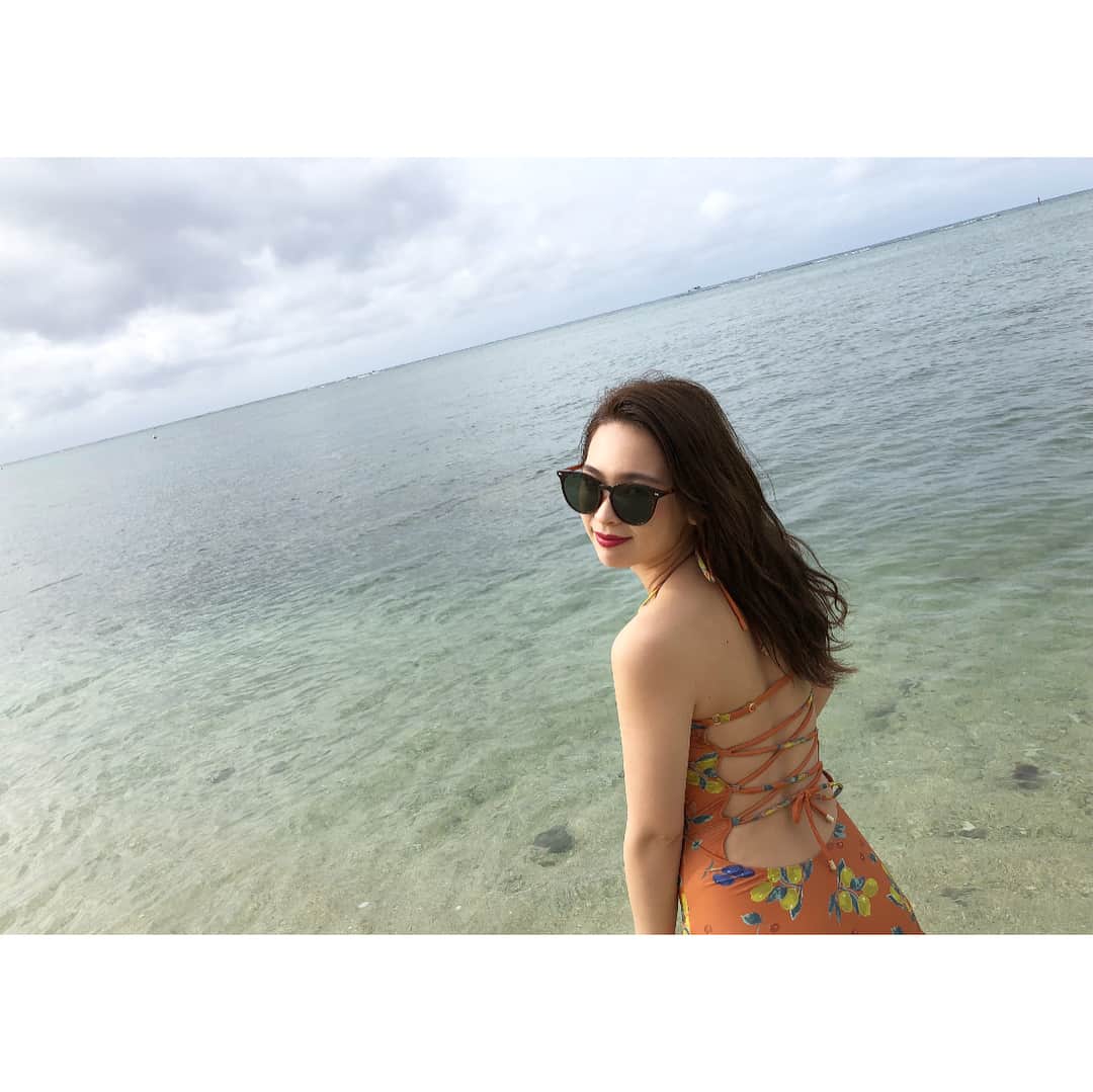 古川貴絵さんのインスタグラム写真 - (古川貴絵Instagram)「もうすぐGW（╹◡╹） 社会人になって、土日の大切さを感じる😂（笑） GWはまだ未定だけど遠出したいなあ✨ 段々と暖かくなり、露出する箇所が増えてきたから ヴィーナス スワールでいつもより念入りに😆 ヴィーナス以外使ったことない私が リピ買いする理由なんだけど、 ボールが付いてるから肌にぴったりフィットして、 肌を傷めずに処理できるってとこかな🤔✨ . . #ジレットヴィーナス #思わず触りたくなるすべすべ肌 #美容好きな人と繋がりたい #pr #ゴールデンウィーク #ハワイ旅行 #美活」4月29日 16時55分 - _kiegram