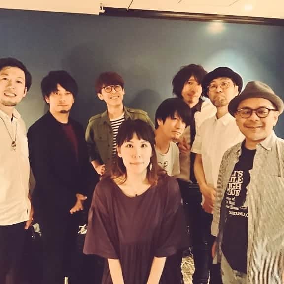 のインスタグラム：「遅くなりましたが【COVER SONGSと私】 東京ワンマンライブ無事終わりました✨ 会場のみなさんありがとうございました！！！！！ 本当に楽しかったーーーー。  キンモクセイ伊藤俊吾さん、 19岩瀬敬吾さん、 アンダーグラフ真戸原直人さん 豪華すぎるめちゃくちゃかっこいい演奏ありがとうございました(;_;) 最高の夜！！」