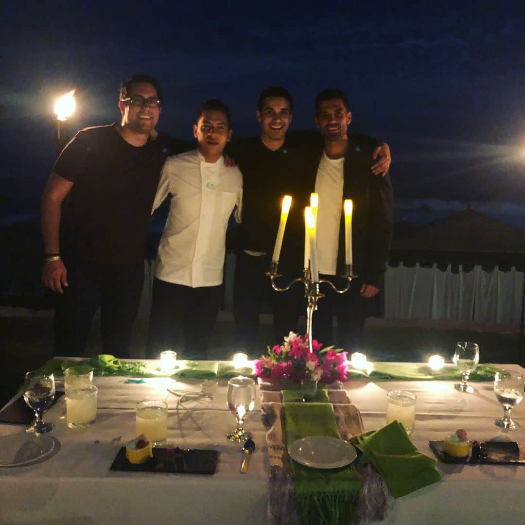 エリス・ガベルさんのインスタグラム写真 - (エリス・ガベルInstagram)「A man and his mezcal. Chef @vivanco_javier hooked the boys up last night! #cabo #dingles @grandfaloscabos」4月30日 3時02分 - elyesgabel