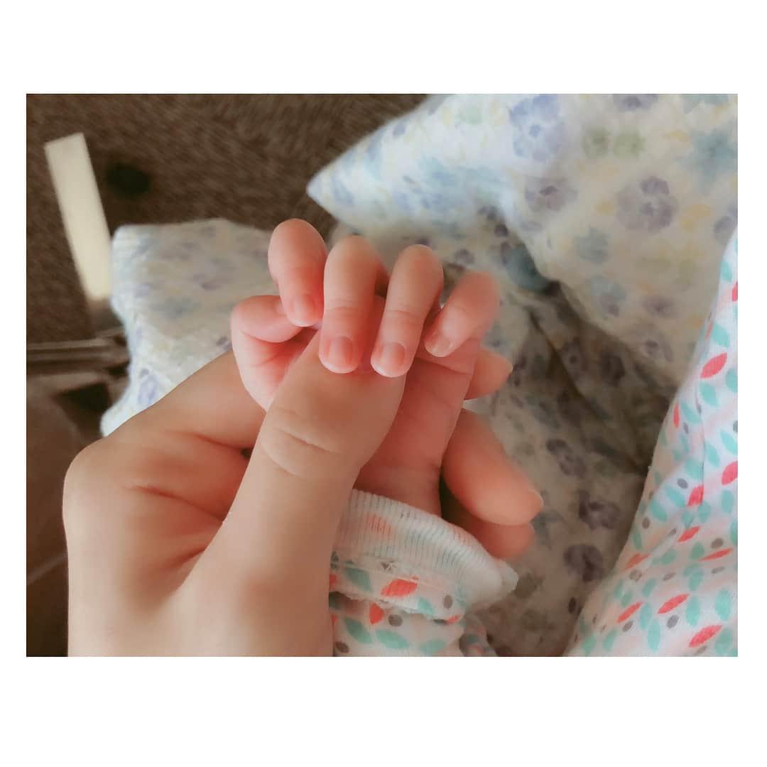 沖田杏梨さんのインスタグラム写真 - (沖田杏梨Instagram)「Few days ago, I had a miracle from heaven. Sweet angel gave me another joy and happiness in my life. She arrived healthy to this earth by receiving huge support from all my fans. Thank you god for this life. Thank you my fans for this big pleasure. * #baby #birth #anriokita #babygirl #aprilbaby #aprilbaby2018」4月30日 15時49分 - anri_okita