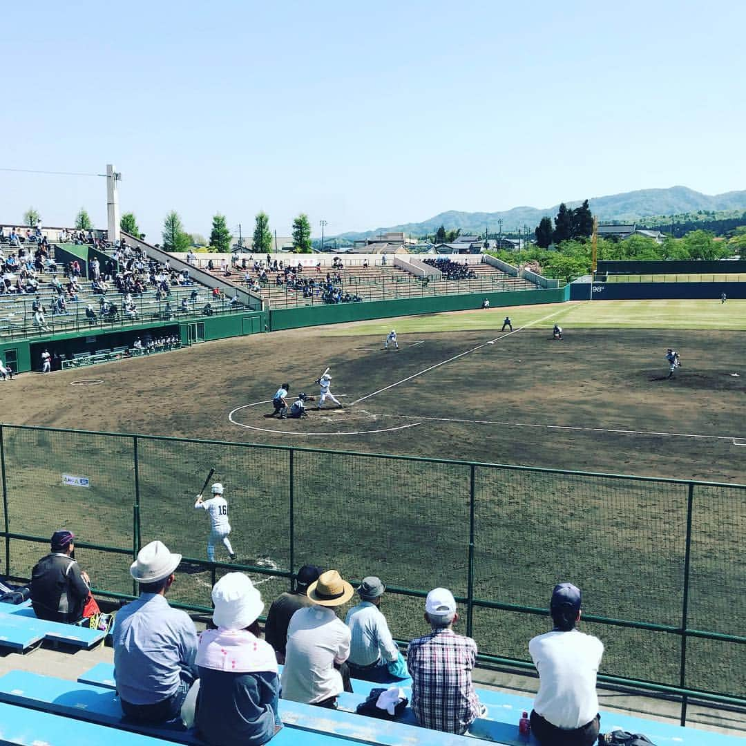 岡拓哉のインスタグラム：「球春到来！高校野球は春の大会が始まりました！時間がある時はだいたい球場にいます(笑) 夏への前哨戦！がんばれ球児たち👍 #高校野球#春季大会#悠久山#暑い#熱い#ナマトク#アナウンサー#岡拓哉」