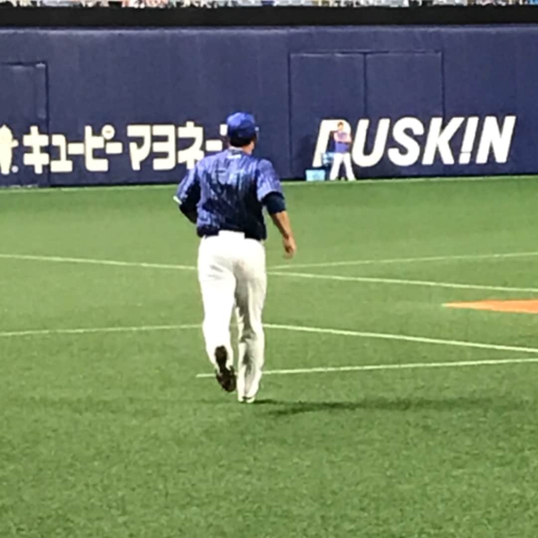 のインスタグラム：「【スタッフ】  宮﨑敏郎選手、試合前練習中の1コマです。中々顔を出してくれません。応援宜しくお願い致します‼️」