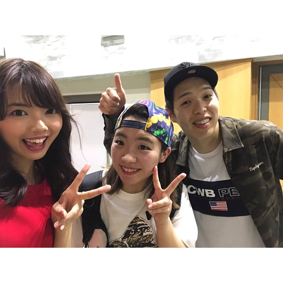 加藤里奈（カトリーナ）さんのインスタグラム写真 - (加藤里奈（カトリーナ）Instagram)「🎊昭和高校ダンス部20周年🎊 SDC OBOG公演会にMCとして参加 させて頂きました🙌❤️ 幹事ではないので当日のみの参加 だったんですが、打ち合わせをして 開けてびっくり玉手箱🎁🤡💫笑 スゴく大役で驚きました😳笑 果たしてこれは当日に聞いて私なんかで 対応出来るのか😨？という不安も ありましたが、時間の都合上、取材は できないので、ゲネを見つつ構成を考えて 全てぶっつけ本番でかけあいしました😂 かなり現場回しの技量が試された😂😂 お聞き苦しいところもあったかと思い ますが、みんなで盛り上げて下さり ありがとうございました😊❤️ なんとか喋り倒し、さらに皆さまの 温かいパワーのお陰で、無事？ 終えることが出来ました👏👏 . しかし、 自分が始めた公演会が今まで続いていて まさかOBOGとして出ることが出来るとは 思いもしなかった😳💡 . 一生懸命取り組んだ昨日は今日に繋がって いるのだなぁとしみじみと実感😌💕 ただ、そういった今日があるのも、 先人たちの並々ならぬ努力があってのこと！ 感謝しなければなぁと思いました😭😭 . なんかその昔、 OBOGになったとき、また公演会できたら いいねとか同期と言って語っていたのを これを書いててふと思い出したんですが、 日々の忙殺された日常で記憶の彼方へ 行っておりました✈️びゅーーーん . なんかそーゆー未来を楽しみにする気持ち も久々に思い出せた😯💭💭 今は目の前のことに必死でなかなか そういう時間ないし🤔有り難い時間でした😚 . しかも今回、まさかの人生初の トークショーもしちゃいました😂 しかも雲の上の存在の先輩と😧😧 当時の憧れていた先輩方が他にも沢山 出演されていたんですが、自分のことを 1人の大人としてみて下さって、 お話させてもらえたので、 なんとも感慨深かった😭🙌✨ . 今回、こんな機会を作って下さった、 現役の学生・先生、 そして幹事をして下さった OBOGの皆さま、大大大感謝です🙏❤️ 私が始めたときからずっと手伝って 下さっている舞台チームもありがとう ございます🙏✨ 来てくれた恩師のみんなありがとう❤️ 同級生もありがとう❤️ . とっても懐かしい当時の写真や動画の コーナーもあって青春な1日でした😻💕 . これを機に関わった皆さま、 仲良くして下さい！ . そして地味にバタバタしていて 全く写真が撮れなかった😂 私の写ってる写真ある方下さい🤳！ 見つけたストーリーだけスクショさせて 頂きましたー❤️❤️❤️ ありがとうございました😊🙏💕✨ . #昭和高校 #昭和高校ダンス部 #sdc #ダンス部 #ダンス部公演会 #sdc公演会 #昭和高校ダンス部20th #SDC20周年 #司会 #MC #母校 #舞台 #ステージ #dance #dancer #ダンス #ダンサー」4月30日 13時31分 - rinakatoktriiina