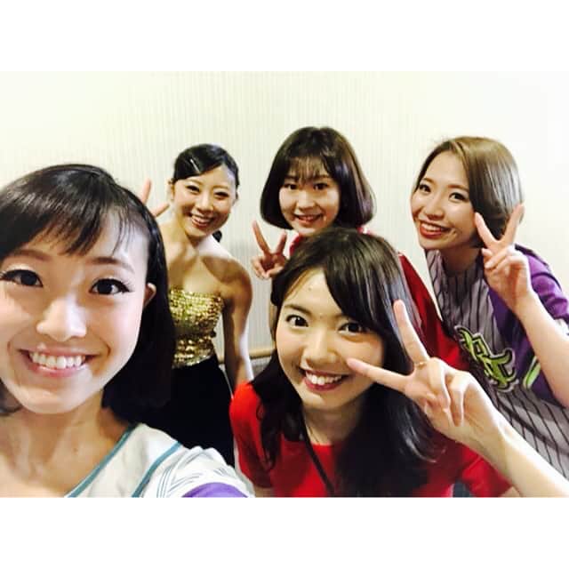 加藤里奈（カトリーナ）さんのインスタグラム写真 - (加藤里奈（カトリーナ）Instagram)「🎊昭和高校ダンス部20周年🎊 SDC OBOG公演会にMCとして参加 させて頂きました🙌❤️ 幹事ではないので当日のみの参加 だったんですが、打ち合わせをして 開けてびっくり玉手箱🎁🤡💫笑 スゴく大役で驚きました😳笑 果たしてこれは当日に聞いて私なんかで 対応出来るのか😨？という不安も ありましたが、時間の都合上、取材は できないので、ゲネを見つつ構成を考えて 全てぶっつけ本番でかけあいしました😂 かなり現場回しの技量が試された😂😂 お聞き苦しいところもあったかと思い ますが、みんなで盛り上げて下さり ありがとうございました😊❤️ なんとか喋り倒し、さらに皆さまの 温かいパワーのお陰で、無事？ 終えることが出来ました👏👏 . しかし、 自分が始めた公演会が今まで続いていて まさかOBOGとして出ることが出来るとは 思いもしなかった😳💡 . 一生懸命取り組んだ昨日は今日に繋がって いるのだなぁとしみじみと実感😌💕 ただ、そういった今日があるのも、 先人たちの並々ならぬ努力があってのこと！ 感謝しなければなぁと思いました😭😭 . なんかその昔、 OBOGになったとき、また公演会できたら いいねとか同期と言って語っていたのを これを書いててふと思い出したんですが、 日々の忙殺された日常で記憶の彼方へ 行っておりました✈️びゅーーーん . なんかそーゆー未来を楽しみにする気持ち も久々に思い出せた😯💭💭 今は目の前のことに必死でなかなか そういう時間ないし🤔有り難い時間でした😚 . しかも今回、まさかの人生初の トークショーもしちゃいました😂 しかも雲の上の存在の先輩と😧😧 当時の憧れていた先輩方が他にも沢山 出演されていたんですが、自分のことを 1人の大人としてみて下さって、 お話させてもらえたので、 なんとも感慨深かった😭🙌✨ . 今回、こんな機会を作って下さった、 現役の学生・先生、 そして幹事をして下さった OBOGの皆さま、大大大感謝です🙏❤️ 私が始めたときからずっと手伝って 下さっている舞台チームもありがとう ございます🙏✨ 来てくれた恩師のみんなありがとう❤️ 同級生もありがとう❤️ . とっても懐かしい当時の写真や動画の コーナーもあって青春な1日でした😻💕 . これを機に関わった皆さま、 仲良くして下さい！ . そして地味にバタバタしていて 全く写真が撮れなかった😂 私の写ってる写真ある方下さい🤳！ 見つけたストーリーだけスクショさせて 頂きましたー❤️❤️❤️ ありがとうございました😊🙏💕✨ . #昭和高校 #昭和高校ダンス部 #sdc #ダンス部 #ダンス部公演会 #sdc公演会 #昭和高校ダンス部20th #SDC20周年 #司会 #MC #母校 #舞台 #ステージ #dance #dancer #ダンス #ダンサー」4月30日 13時31分 - rinakatoktriiina