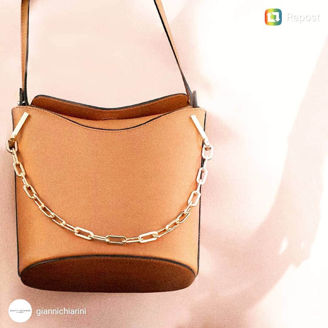 のインスタグラム：「* 新しいバッグを見つけに代官山へ * photo by @giannichiarini * #giannichiarini#bag#バッグ#leather#レザー#本革#madeinitaly#italy#イタリア#superiorcloset#daikanyama#代官山#tokyo#東京#japan#日本#ファッション#おしゃれ#elegant#lady#sophisticated#girl#summer#夏#goodbye#april」