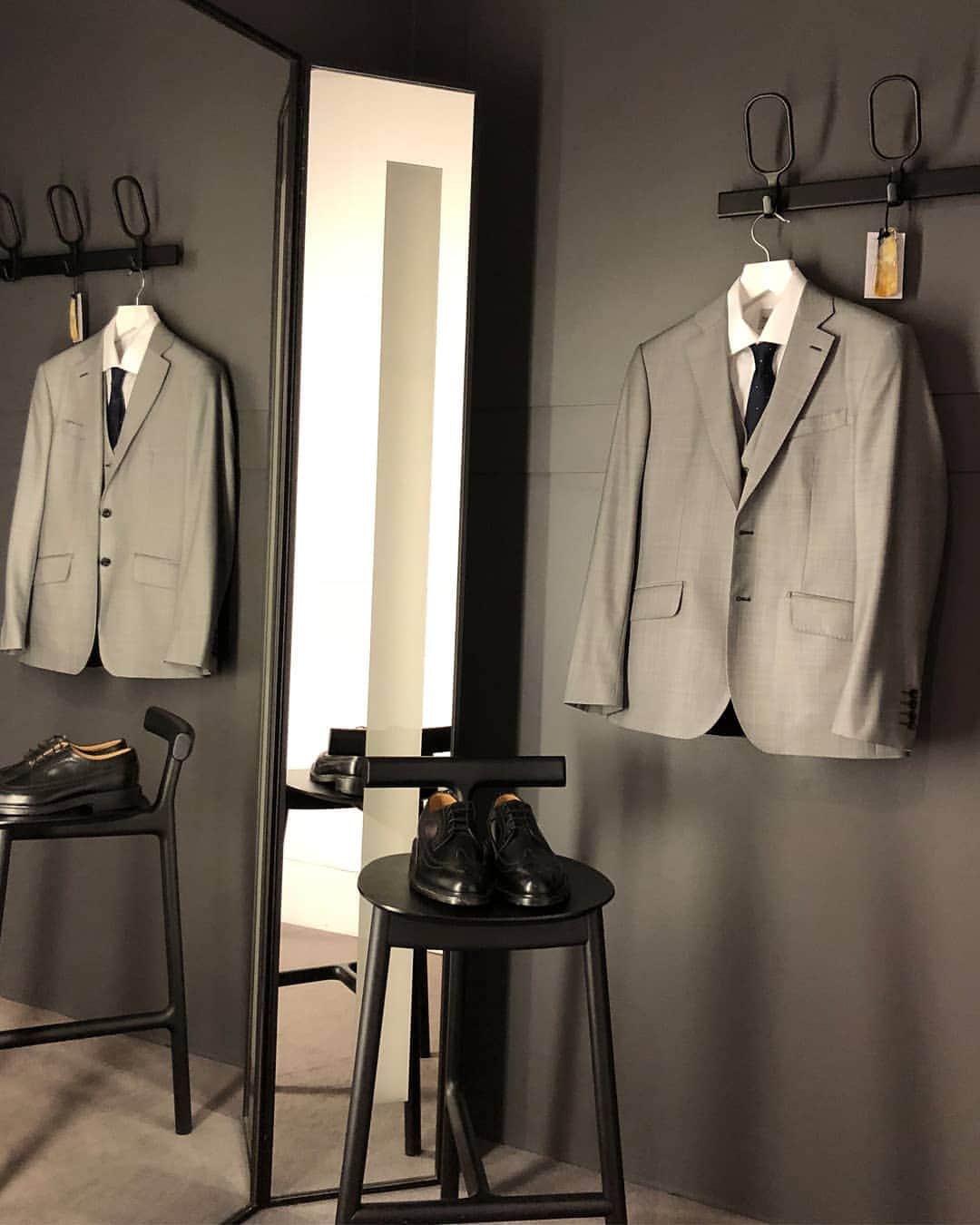 ハーディエイミスのインスタグラム：「For every best man, there is an even better suit. Opt for the grey sharkskin three-piece wool style for a summer wedding, available online and in store. #HardyAmies #SavileRow #Suitstyle」