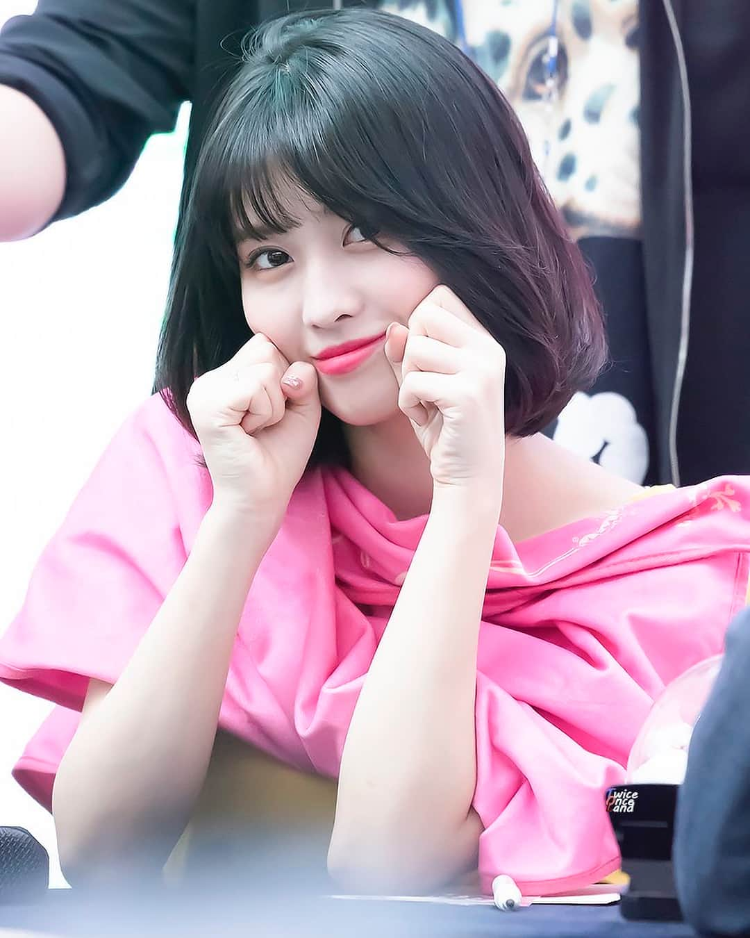 モモさんのインスタグラム写真 - (モモInstagram)「[Fantaken] #모모 - 180429 Goyang Fansign Event | © - twiceonceland, mooguring, yankey, g_magnifica  #트와이스 #모모 #平井もも #もも #TWICE」4月30日 18時19分 - momojype