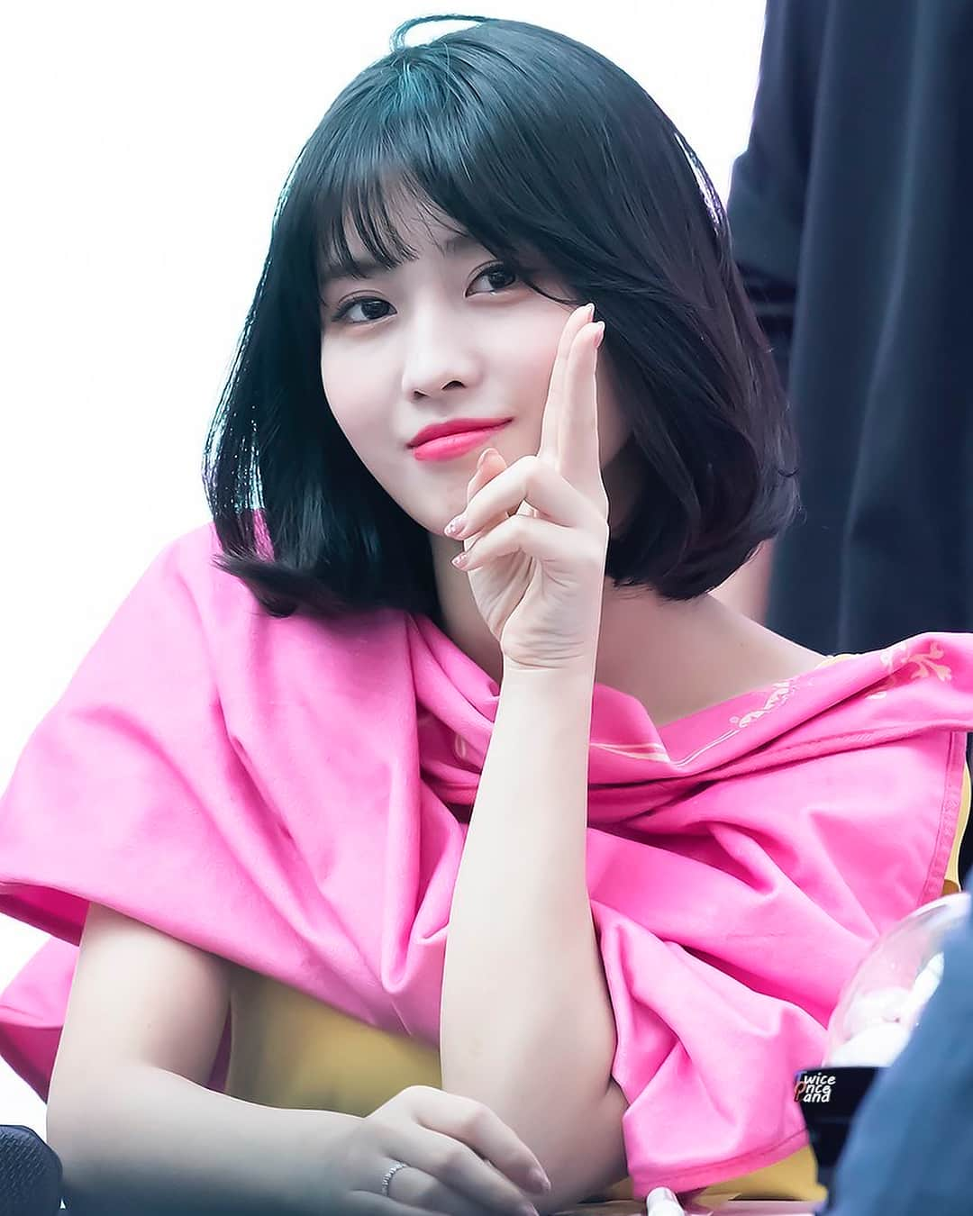 モモさんのインスタグラム写真 - (モモInstagram)「[Fantaken] #모모 - 180429 Goyang Fansign Event | © - twiceonceland, mooguring, yankey, g_magnifica  #트와이스 #모모 #平井もも #もも #TWICE」4月30日 18時19分 - momojype