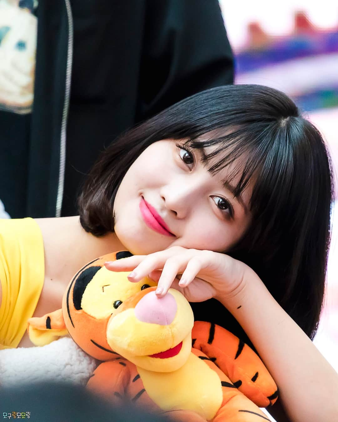 モモさんのインスタグラム写真 - (モモInstagram)「[Fantaken] #모모 - 180429 Goyang Fansign Event | © - twiceonceland, mooguring, yankey, g_magnifica  #트와이스 #모모 #平井もも #もも #TWICE」4月30日 18時19分 - momojype