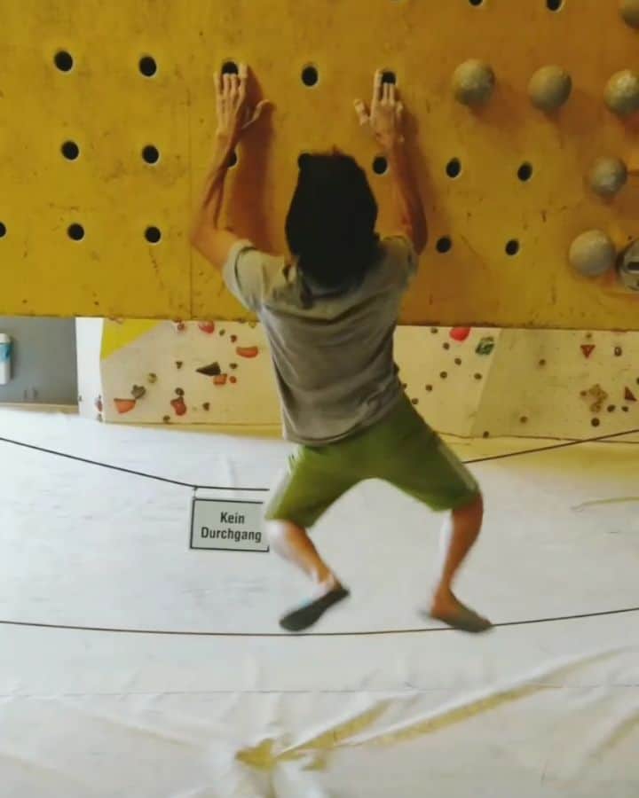 ルスタン・ゲルマノフのインスタグラム：「Have a great start of the week guys!😁 @redbull_rus @redbull @adidasterrex @fiveten_official @frictionlabs #adidasterrex #livewithoutlimits #gr #chalkmatters #climbing #sportclimbing #bouldering #rockclimbing #climbing_pictures_of_instagram」
